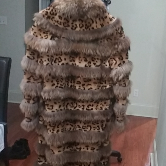 Sheared mink leopard print with fox collar & fur a - Picture 5 of 6
